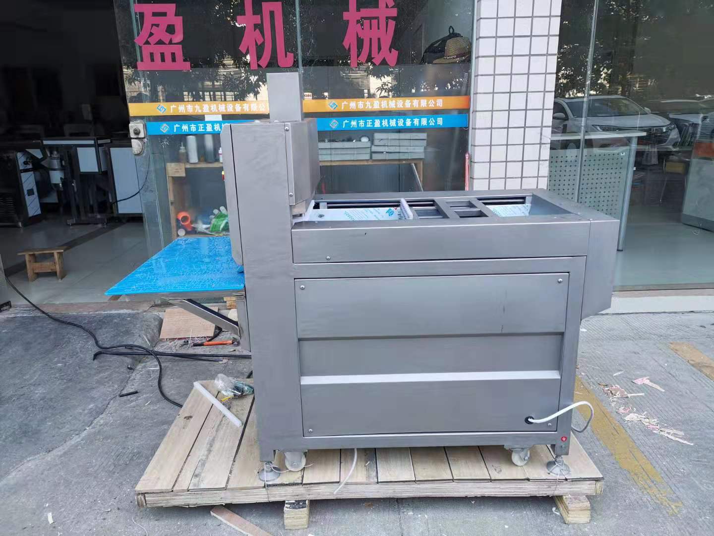 羊肉切片機（jī）如（rú）何解決肉片（piàn）不成卷的（de）問題